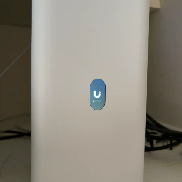 Ubiquiti UNAS-2 – UniFi Network Attached Storage with Dual 3.5" Bays, 2.5GbE Connectivity, USB-C Expansion & PoE++ Power - Image 4